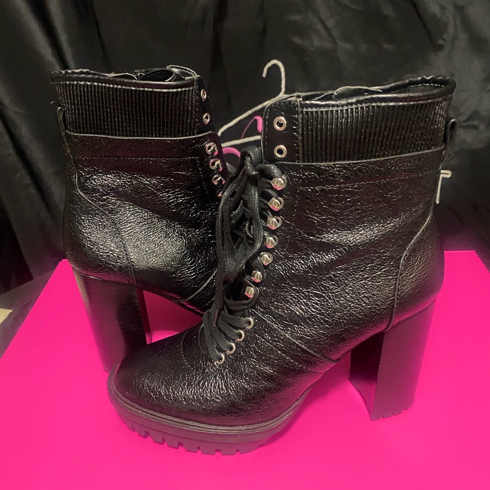 BLACK ANKEL BOOTIE Vince Camuto